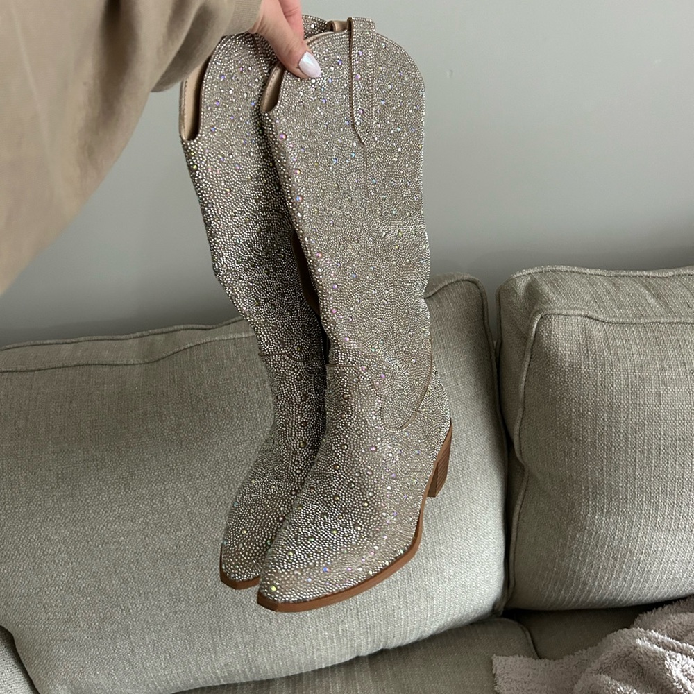 Sparkle cowboy boots!! Size 8